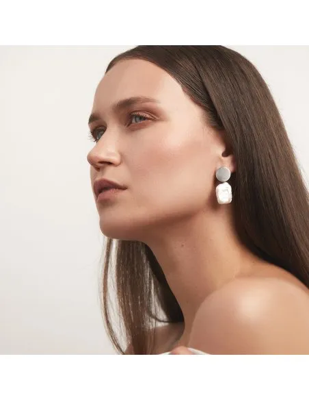 PLATTITUDE Circle Lush pearl earrings Minimalist, handcrafted - Monom