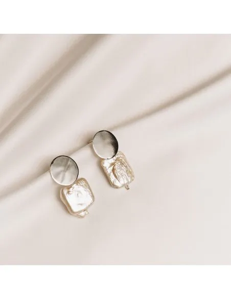 PLATTITUDE Circle Lush pearl earrings Minimalist, handcrafted - Monom